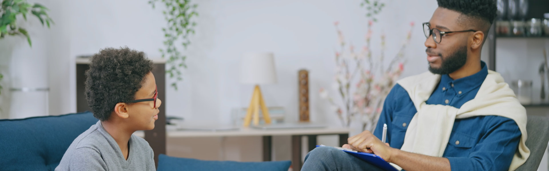 child talking to therapist